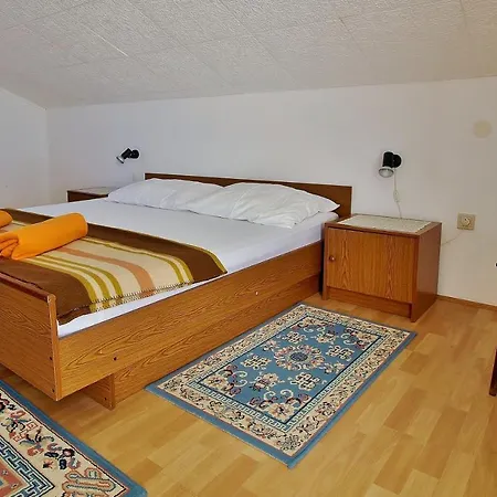 Kata Mit Panoramablick Auf Stadt *